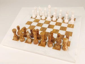 Шахматы Восход (красная яшма и мрамор, 40 на 40 см)