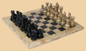 Шахматы Монарх (чёрная яшма и ракушечник, 31 на 31 см)
