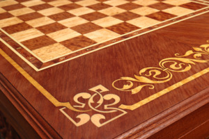 Стол шахматы-нарды Страдивари (массив красного дерева, с нишей под фигуры)