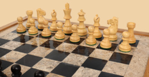 Шахматы Новая волна (бархатный ложемент, чёрная яшма-дуб, доска 40 на 40 см)