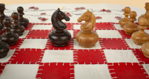 Шахматы Сакура (бело-красное поле, натуральная кожа)