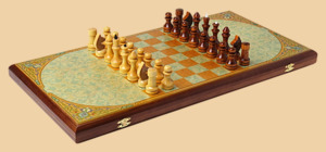 Шахматы, нарды, шашки Лошади (большие)