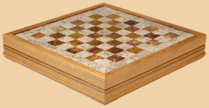 Шахматы Вершина мира (бархатный ложемент, красная яшма-дуб, доска 40 на 40 см)