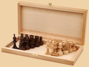 Шахматы Игрок из ясеня