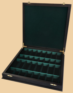 Шахматная доска в форме ларца Турнирная (морёный дуб и ясень, клетка 4,5 см)