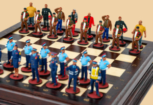 Шахматы Гаишники и нарушители (доска венге, размер клетки 2,7 см)