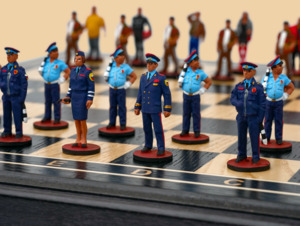 Шахматы Гаишники и нарушители (доска венге, размер клетки 2,7 см)