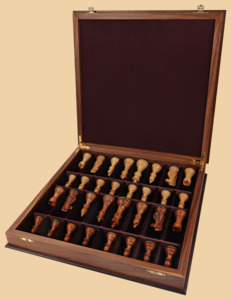 Шахматы в ларце Вильгельм Стейниц(орех-ясень, матовые фигуры, клетка 4,5 см)