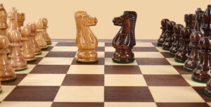 Шахматы в ларце Вильгельм Стейниц (орех-ясень, глянцевые фигуры, клетка 4,5 см)