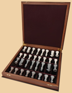 Шахматы в ларце Зимняя сказка (орех-ясень, клетка 4,5 см)