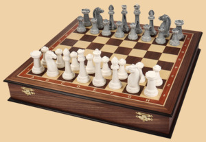 Шахматы в ларце Зимняя сказка (орех-ясень, клетка 4,5 см)