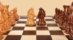 Шахматы в ларце Ромул (орех-ясень, клетка 4,5 см)