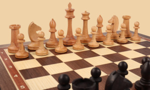 Шахматы в ларце Кентавр (американский орех-ясень, утяжелённые, клетка 4,5 см)