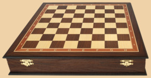 Шахматная доска в форме ларца Турнирная (дуб антик и ясень, клетка 4,5 см)