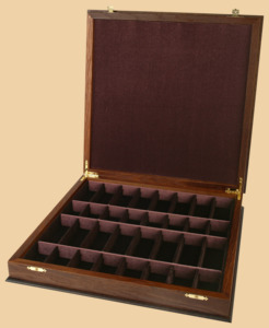 Шахматная доска в форме ларца Турнирная (дуб антик и ясень, клетка 4,5 см)