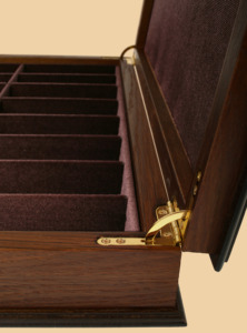 Шахматная доска в форме ларца Турнирная (дуб антик и ясень, клетка 4,5 см)