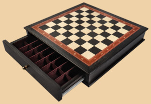 Шахматная доска в форме ларца Премиум (морёный дуб и ясень, ящики для фигур , клетка 4,5 см)