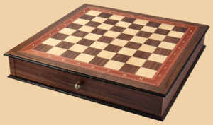 Шахматная доска в форме ларца Премиум (американский орех и ясень, ящики для фигур , клетка 4,5 см)