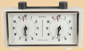 Шахматные часы Янтарь Новые (пластиковый корпус белого цвета, белый циферблат, произведены в 90-х годах)