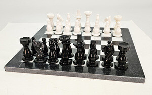 Шахматы Классика Презент (чёрная яшма и мрамор, 31 на 31 см)