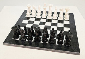 Шахматы Классика Презент (чёрная яшма и мрамор, 31 на 31 см)
