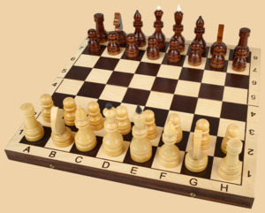 Шахматы Гроссмейстерские (чёрный цвет клеток, тонированная кромка, фигуры с утяжелителем)