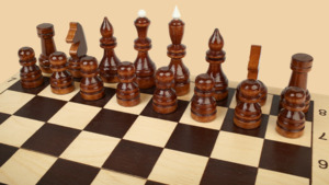 Шахматы Гроссмейстерские (чёрный цвет клеток, тонированная кромка, фигуры с утяжелителем)