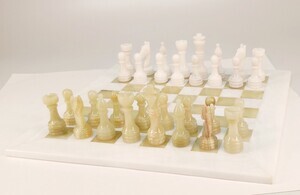 Шахматы Пальмира (оникс и мрамор, 38 на 38 см)