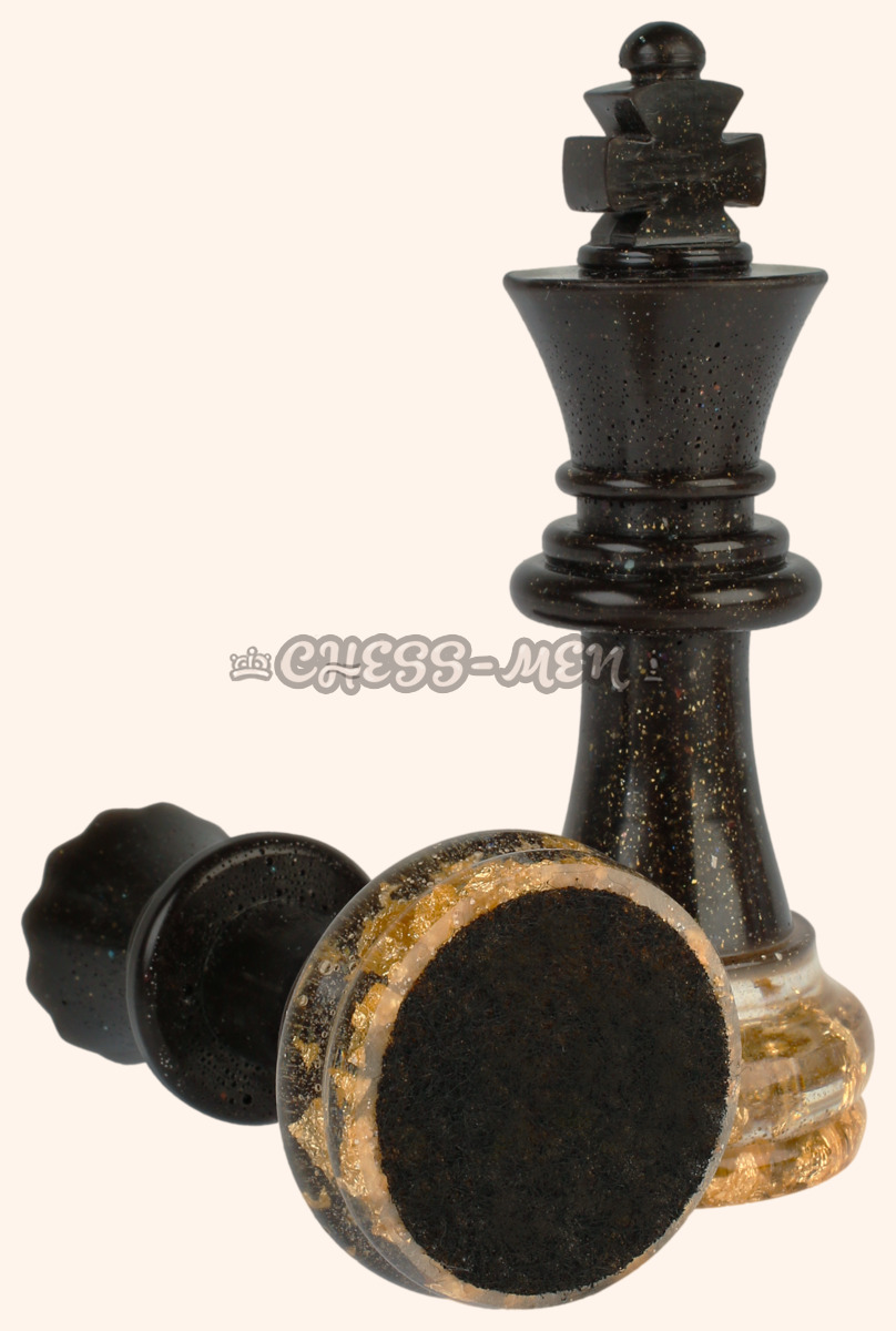 Шахматные фигуры Стратег чёрно-бежевые (с золотой поталью и блёстками, полимерная смола)