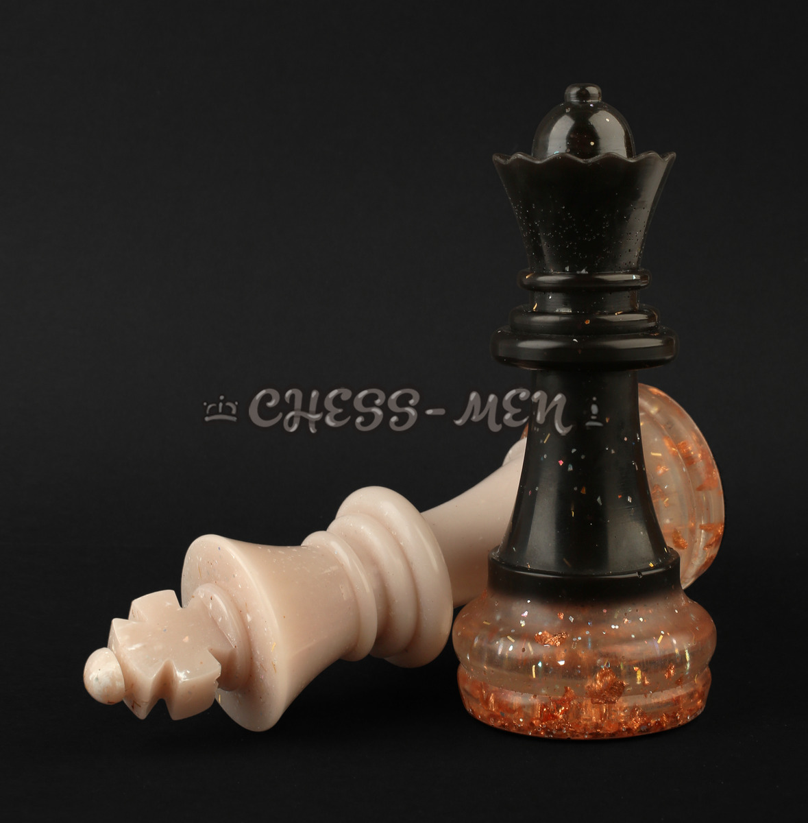 Шахматные фигуры Конкорд чёрно-бежевые (с медной поталью и блёстками, полимерная смола)