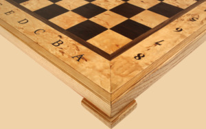 Шахматная доска нескладная Амбассадор, карельская берёза и венге (окантовка карельская берёза, клетка 4,5 см)